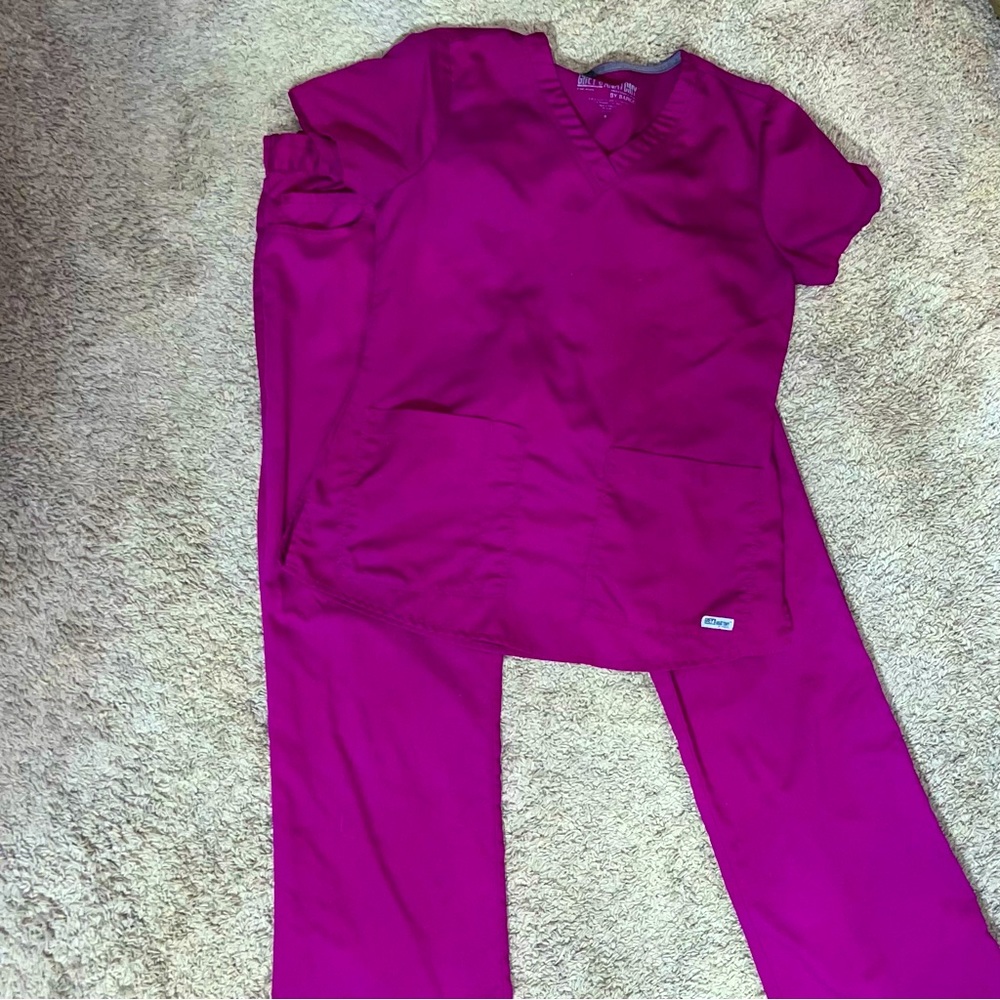 Womens Greys Anatomy scrubs. Orchard pink/purple. Size S. *EXCELLENT CONDITION*